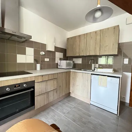 Au Petit Ecureuil Hotel *